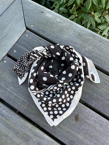 Tørklæde med Prikker Brun
